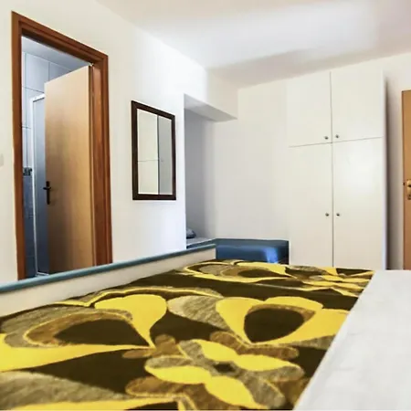 1 Bedroom In * Lopar